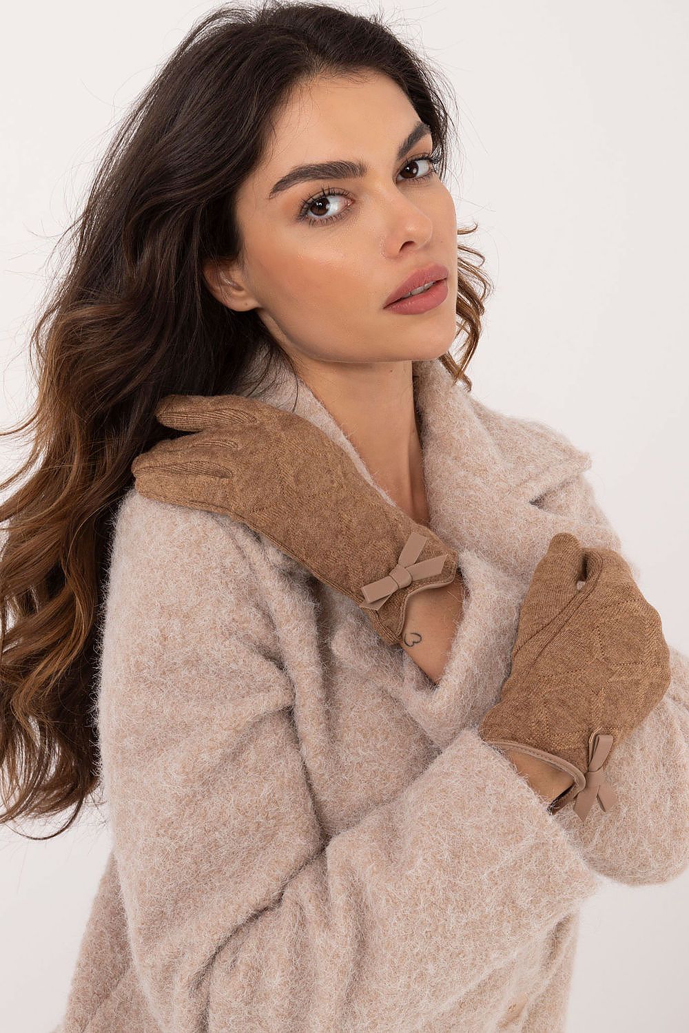 Elegant women's gloves by AT featuring decorative bows and touchscreen fingers, crafted from warm material in luxurious design.