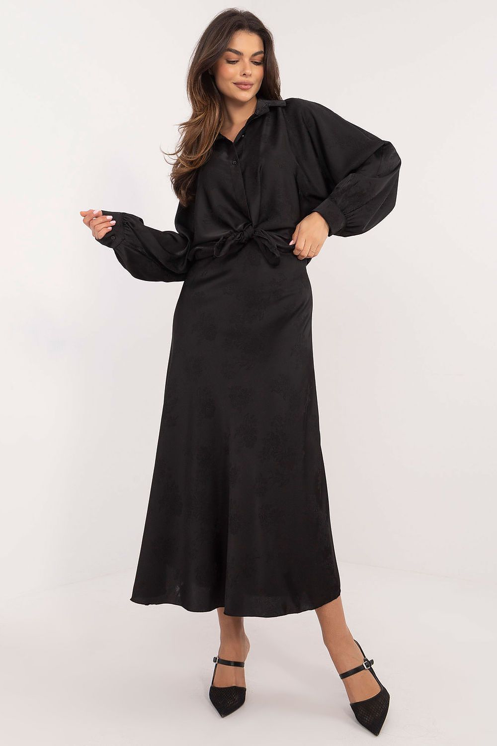 Chic and elegant midi skirt by Italy Moda, crafted from blend of polyester and elastane, highlighting lovely floral details.