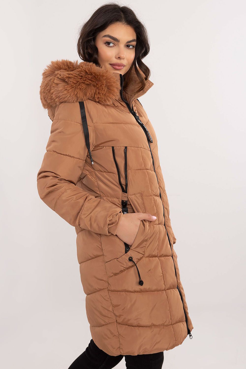High-quality polyester luxury quilted jacket featuring a stylish removable fur hood, designed by Factory Price.