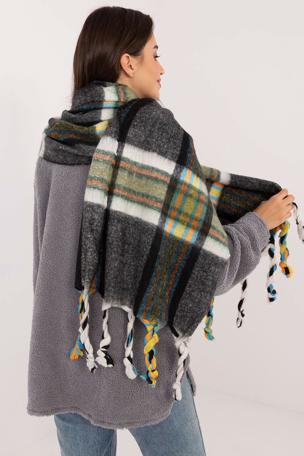 Luxurious winter look featuring AT's 182 cm check pattern scarf with tassels, ideal for adding elegance to any outfit.