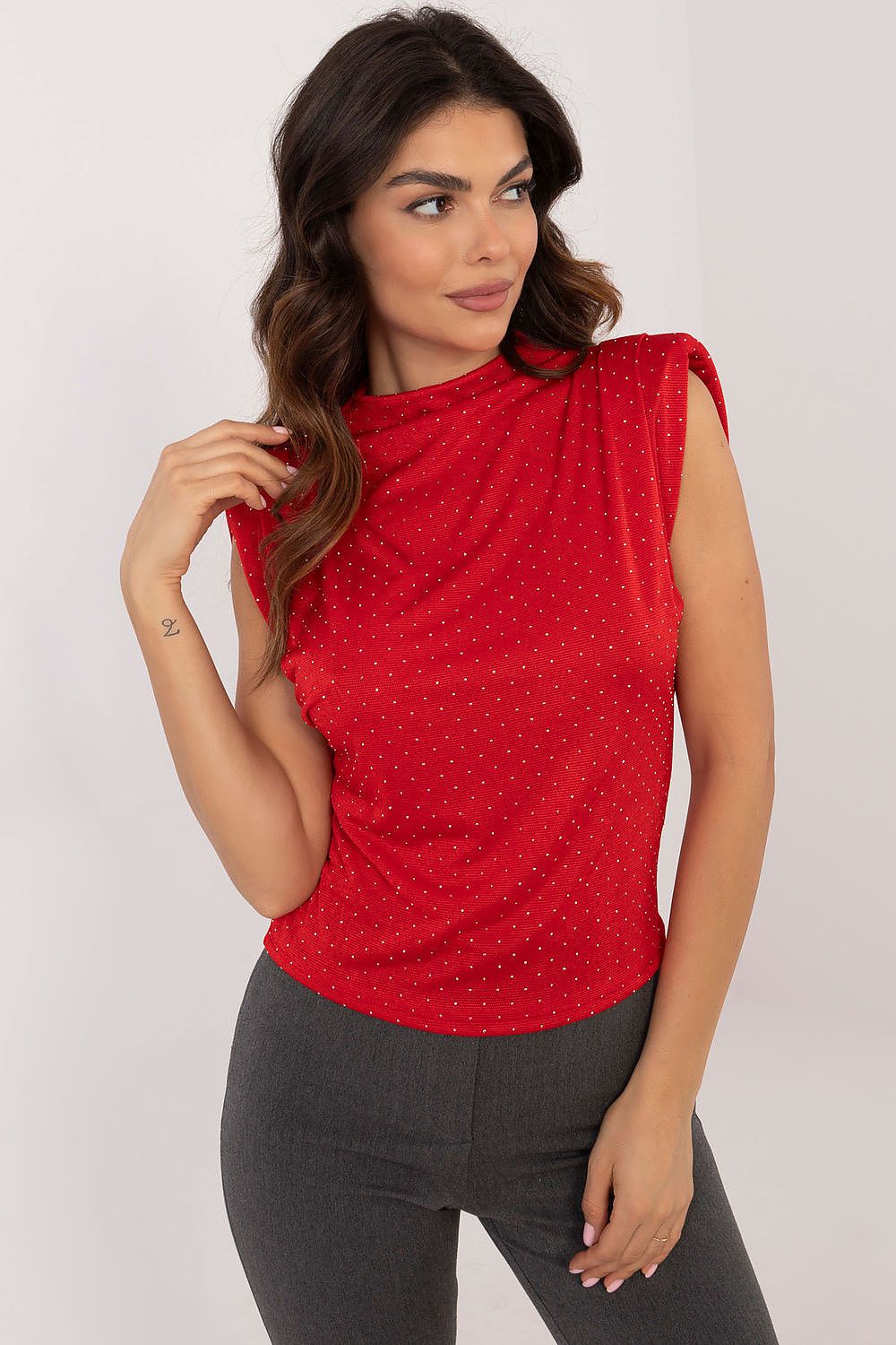Stylish sleeveless blouse from Italy Moda, showcasing structured shoulder pads and luxurious decorative detail.