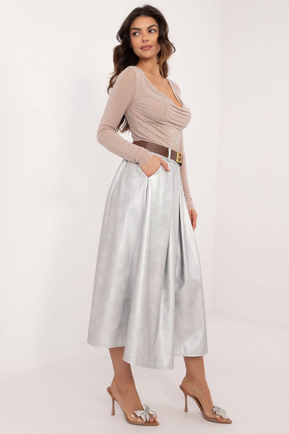 Sophisticated Italian fashion: midi skirt in imitation leather by Italy Moda, showcasing a comfortable elasticated waistband and tailored fit.