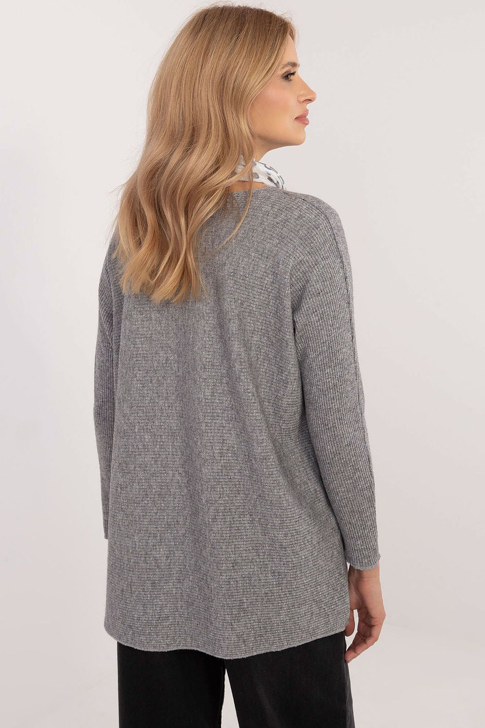 Italy Moda's elegant women's sweater in Europe size 0, featuring long sleeves and a shimmering finish, perfect for layering in colder seasons.