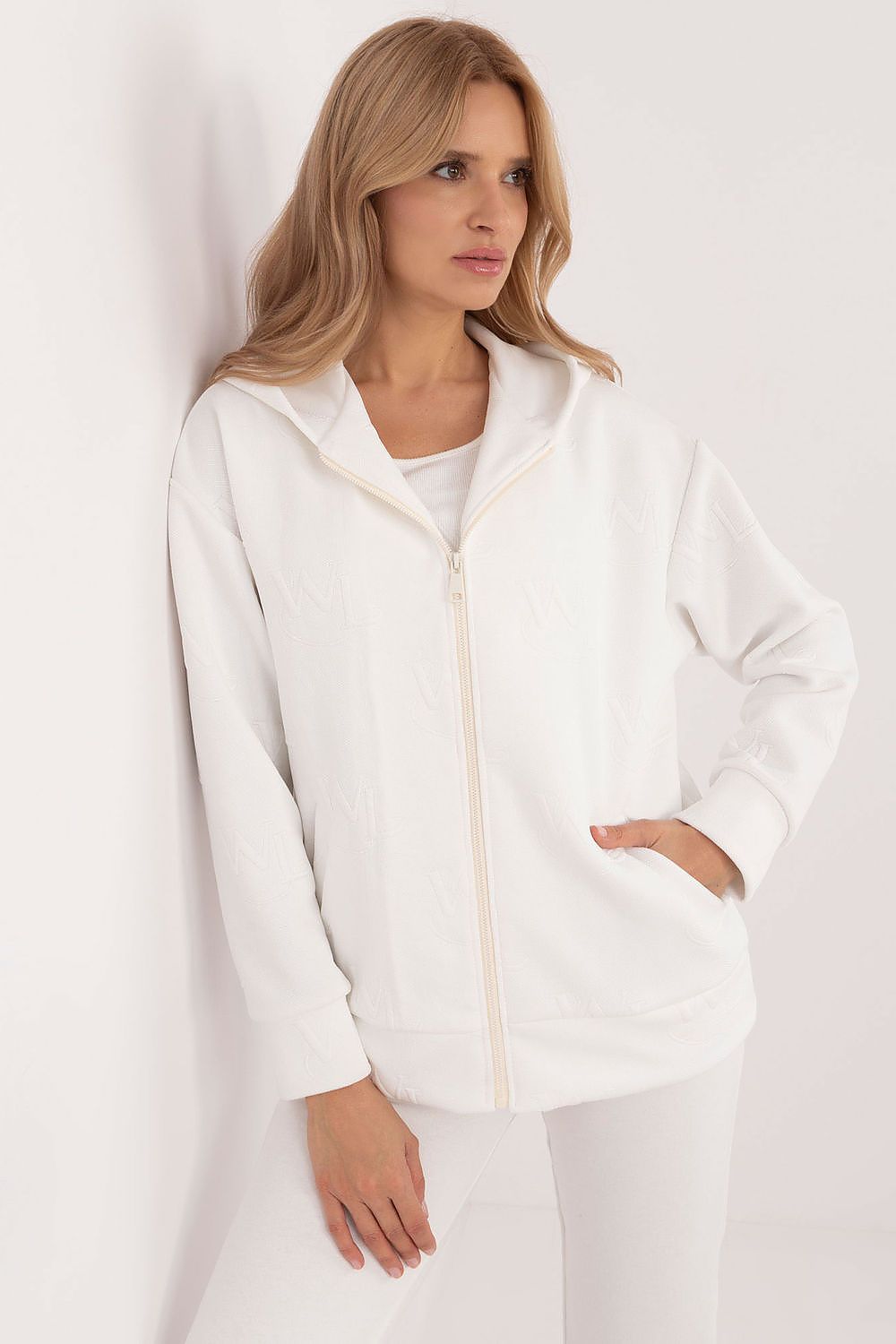 Luxurious Lakerta women's cotton hoodie in a stylish design, featuring a zipper closure, long sleeves, and practical pockets, perfect for a chic casual look.