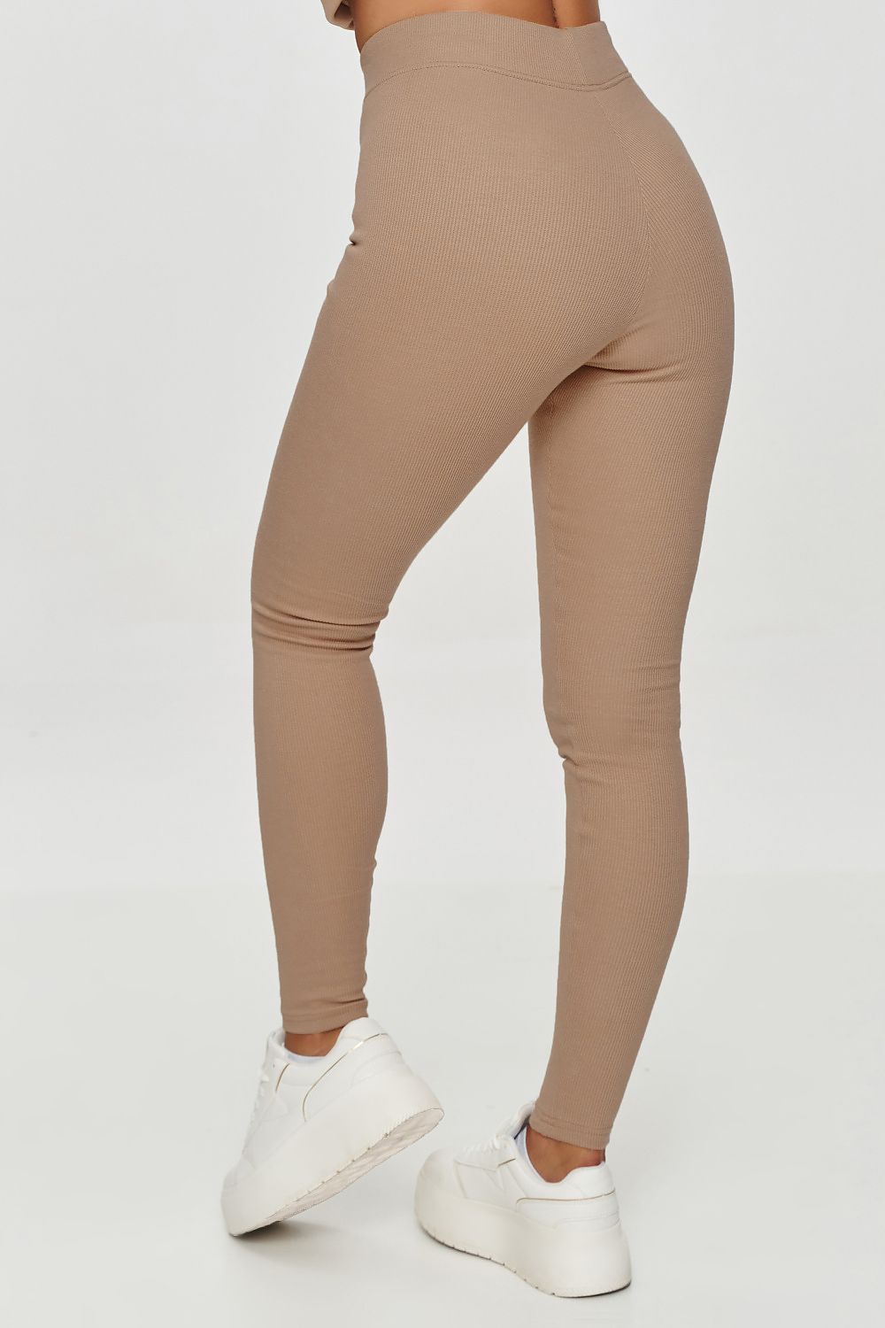 Stunning luxury ribbed leggings from Makadamia in sizes EU 34-40, showcasing a sophisticated high waist and wide elastic band for a flattering fit.