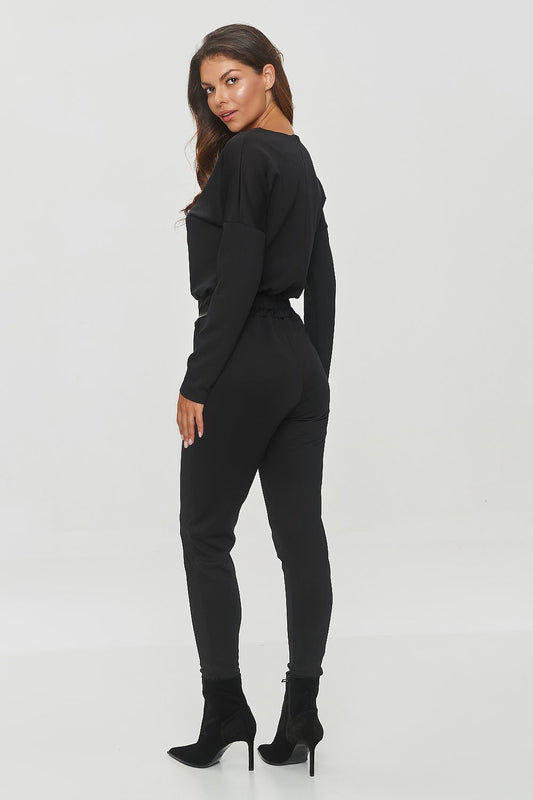 Luxurious black jumpsuit from Makadamia with tapered legs and a stylish V-neckline, ideal for both casual and formal occasions.