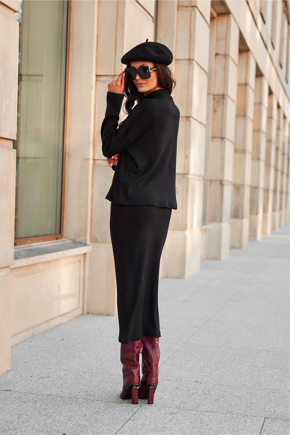 Carmen Midi Skirt by Roco Fashion in a refined autumn outfit, paired with the Lydia blouse for an elegant total look.