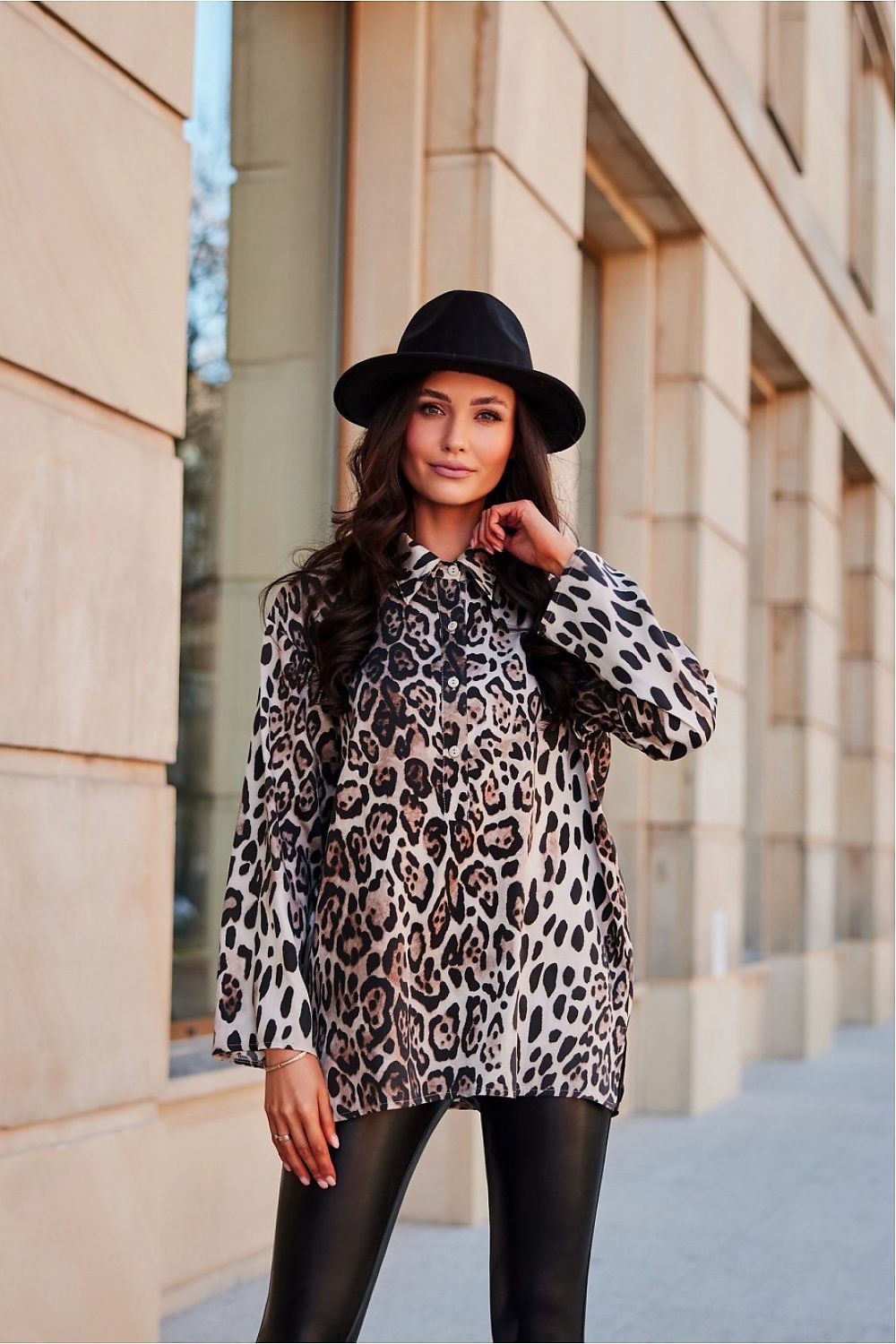 Roco Fashion Larisa Long Sleeve Viscose Shirt featuring classic collar and elegant side slits, perfect for chic evening wear.