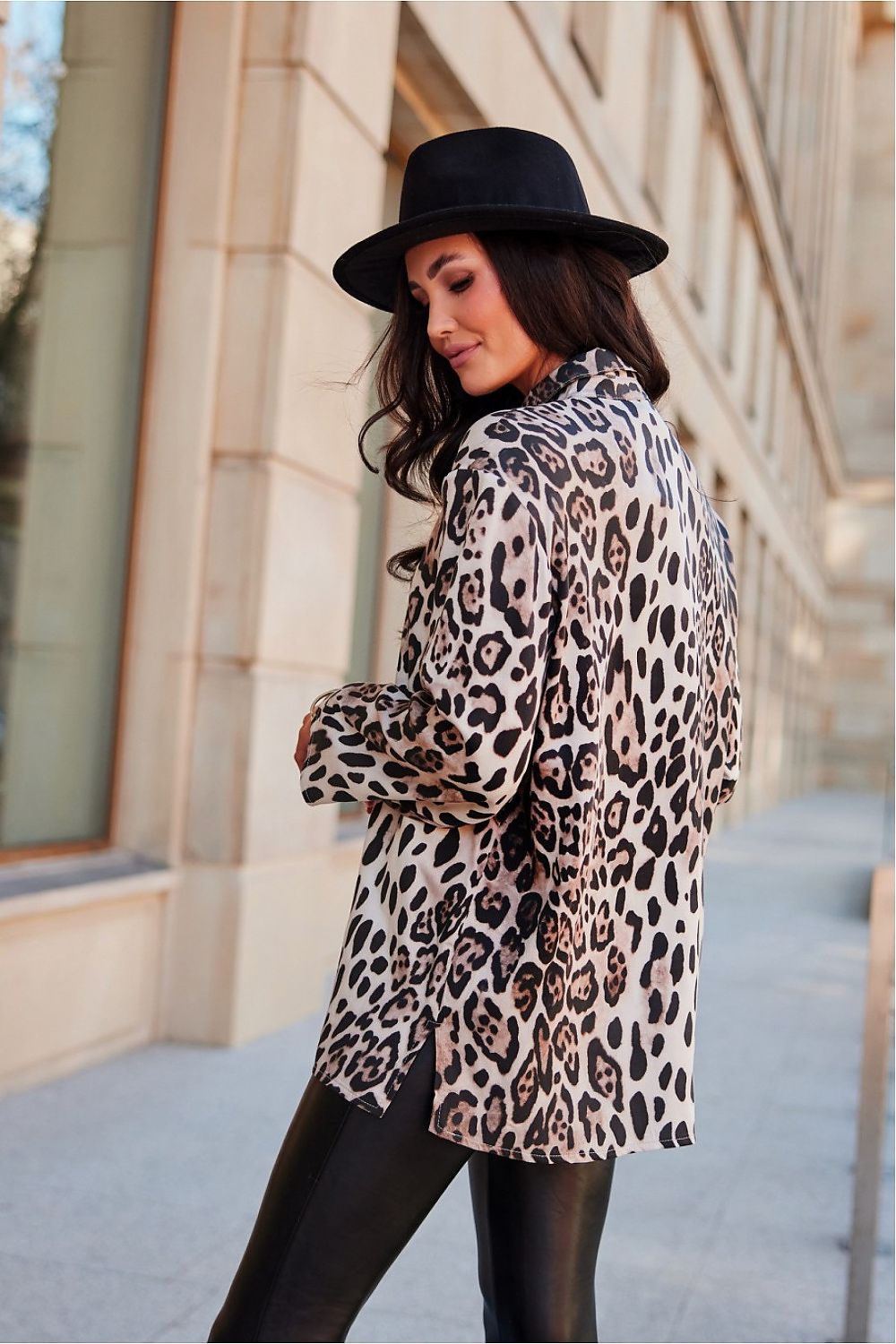 Elegantly styled Roco Fashion Larisa shirt showcasing trendy patterns and long sleeves, designed for luxurious everyday outfits.