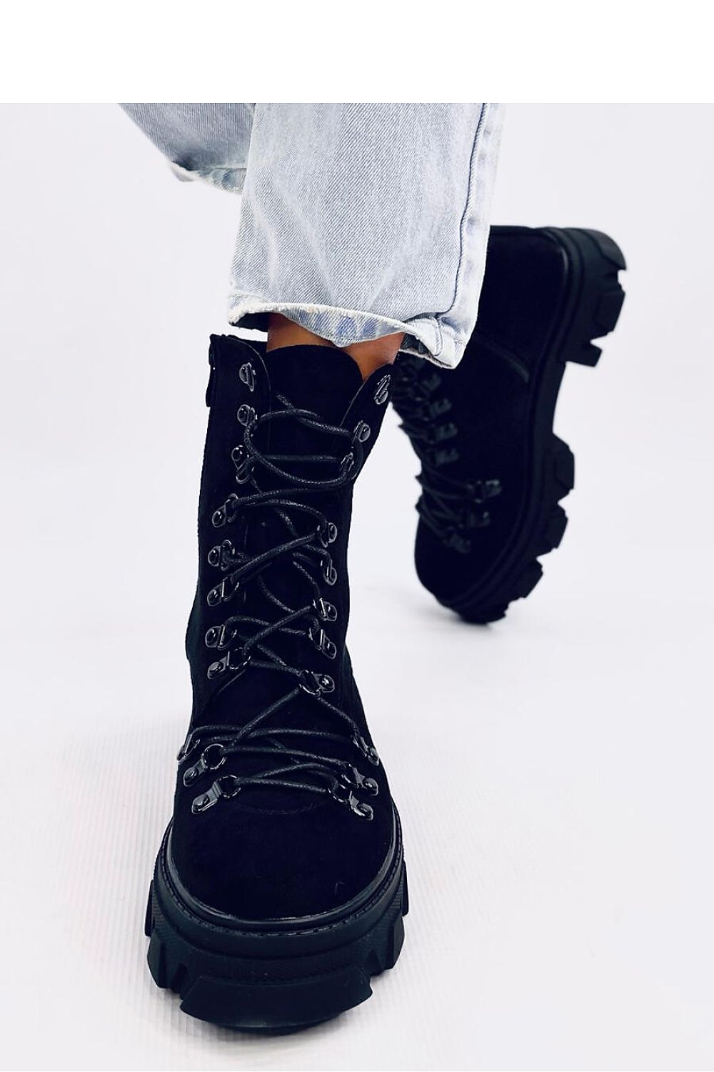 Stylish Inello eco-suede baggers boots with a warm fur interior and practical zipper closure, designed for comfort and elegance.