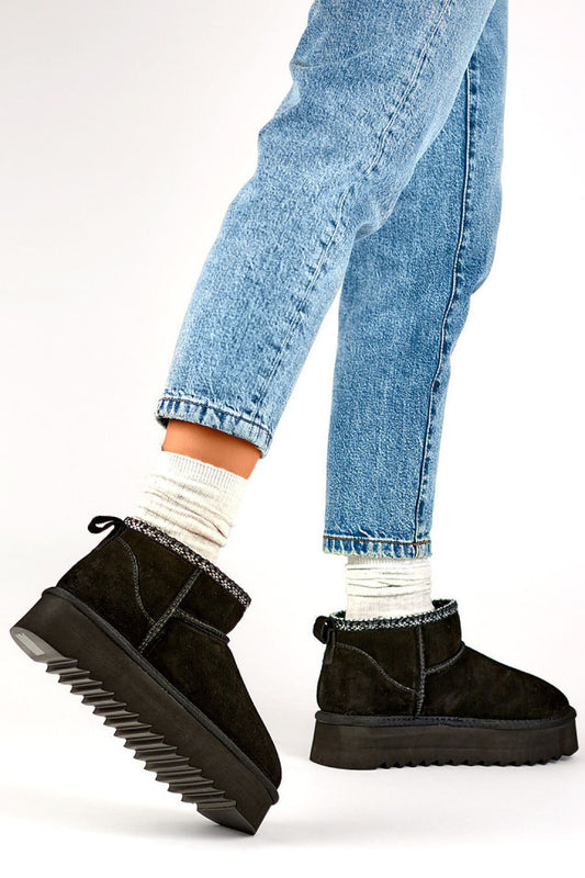 Luxurious PRIMO black leather snow boots for women, lined with eco-fur for warmth, showcasing an elegant design ideal for winter fashion.