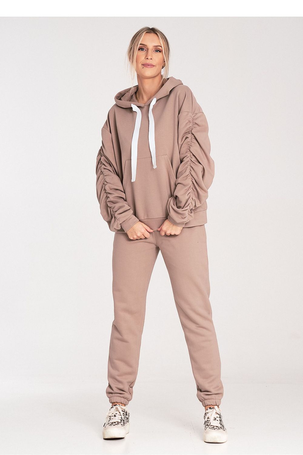Chic Figl cotton sweatpants featuring a wide elastic waistband, perfect for stylish lounging or casual outings.