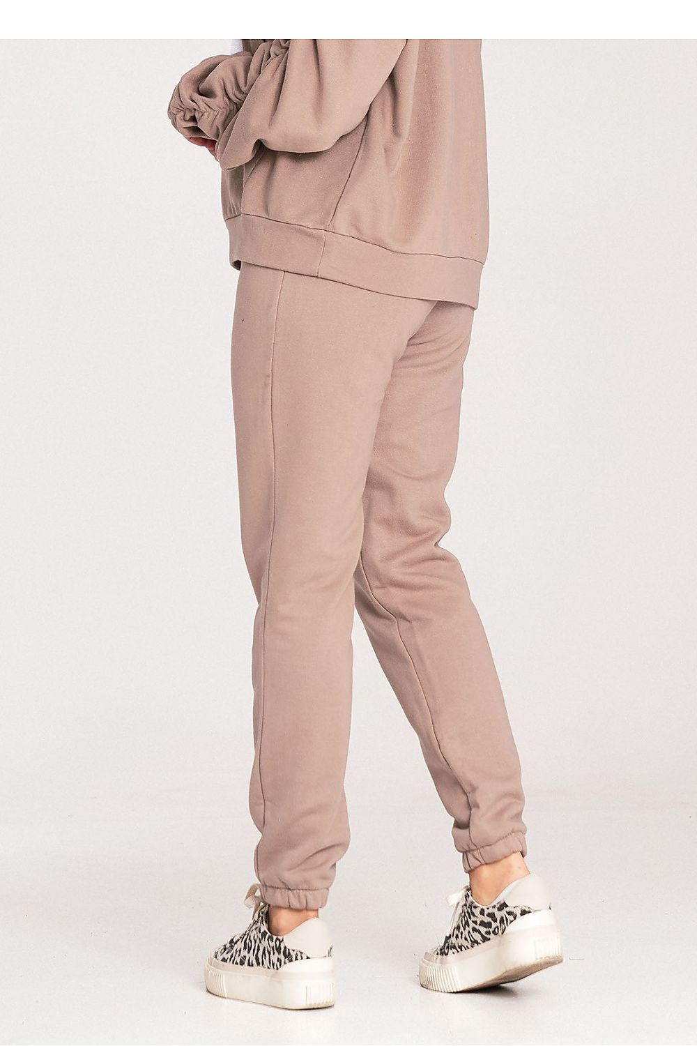 Sophisticated Figl cotton sweatpants with a refined elastic design, ideal for those seeking both comfort and elegance.