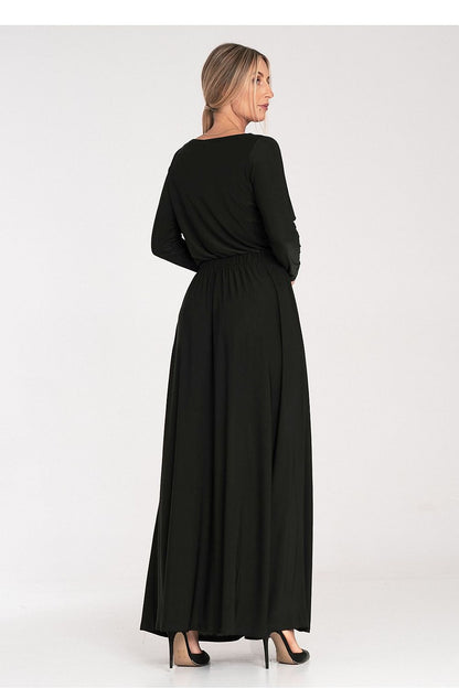 Stylish Figl maxi dress in luxurious fabric, featuring long sleeves and a chic boat neckline for a timeless look.