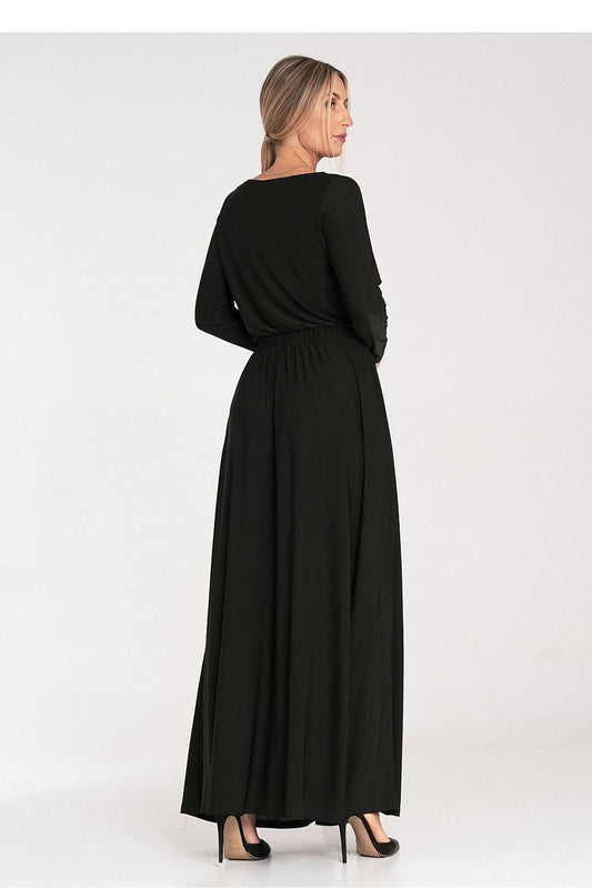 Stylish Figl maxi dress in luxurious fabric, featuring long sleeves and a chic boat neckline for a timeless look.