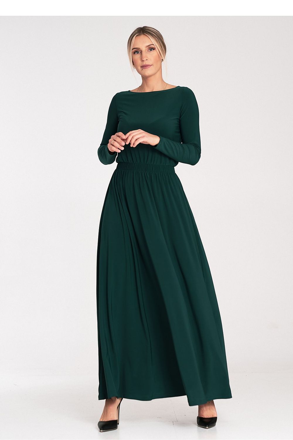 Gorgeous Figl maxi dress with a flattering silhouette and elastic waist, perfect for evening events and special occasions.