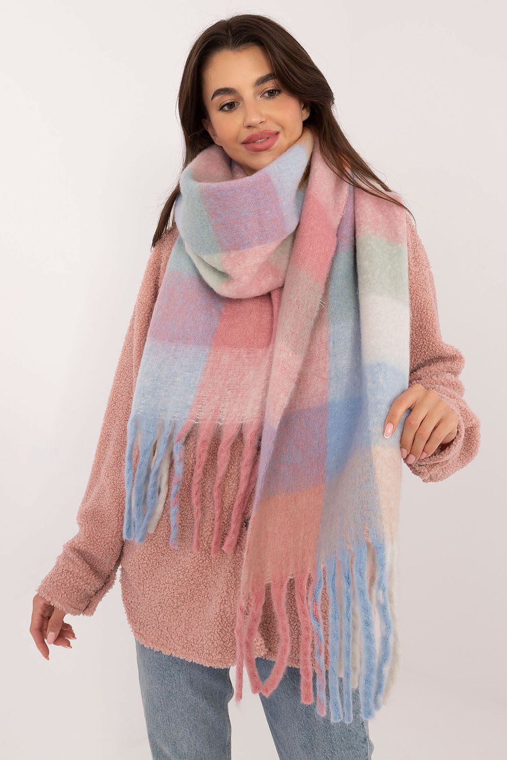 Luxurious 217 cm polyester scarf with a chic check design and tassels, designed by AT for warmth and elegance.