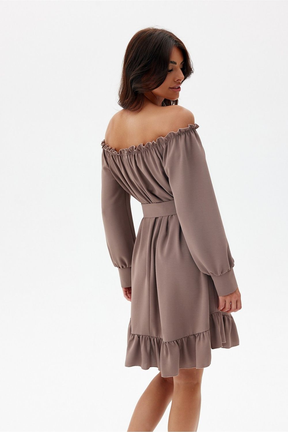 Elegant Roco Fashion daydress featuring a ruffled hem, adjustable waist belt, and airy sleeves in a luxurious design.
