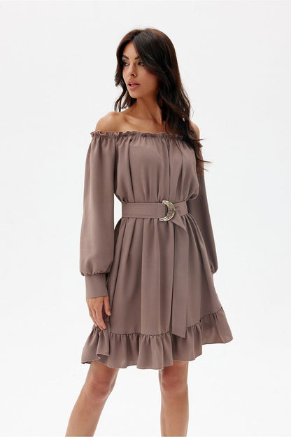 Stylish Spanish neckline of the Roco Fashion daydress with ruffled hem, perfect for casual and festive occasions.