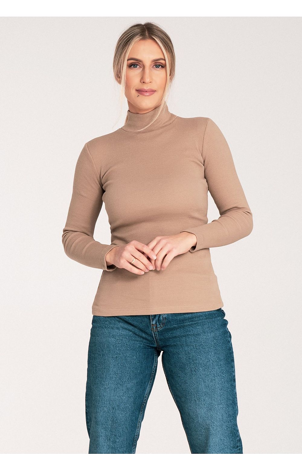 Elegant Figl long-sleeve turtleneck in soft cotton, showcasing a sophisticated lightly ribbed fabric for a stylish look.