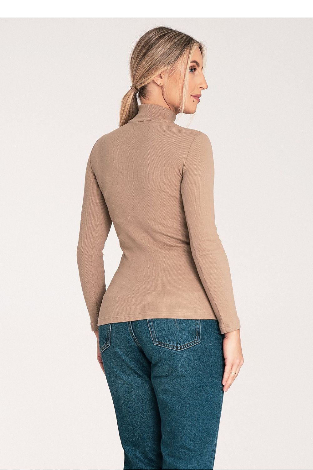 Luxury Figl long-sleeve turtleneck, crafted from premium cotton with a contemporary lightly ribbed pattern for added texture.