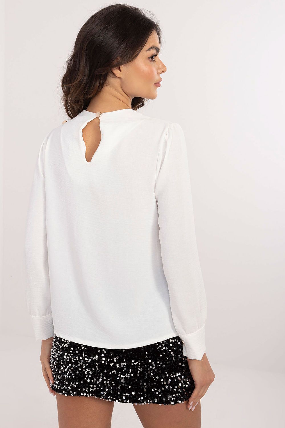 Close-up of Italy Moda's blouse detailing, showcasing the luxurious puff sleeves and delicate buttons for an exquisite style.