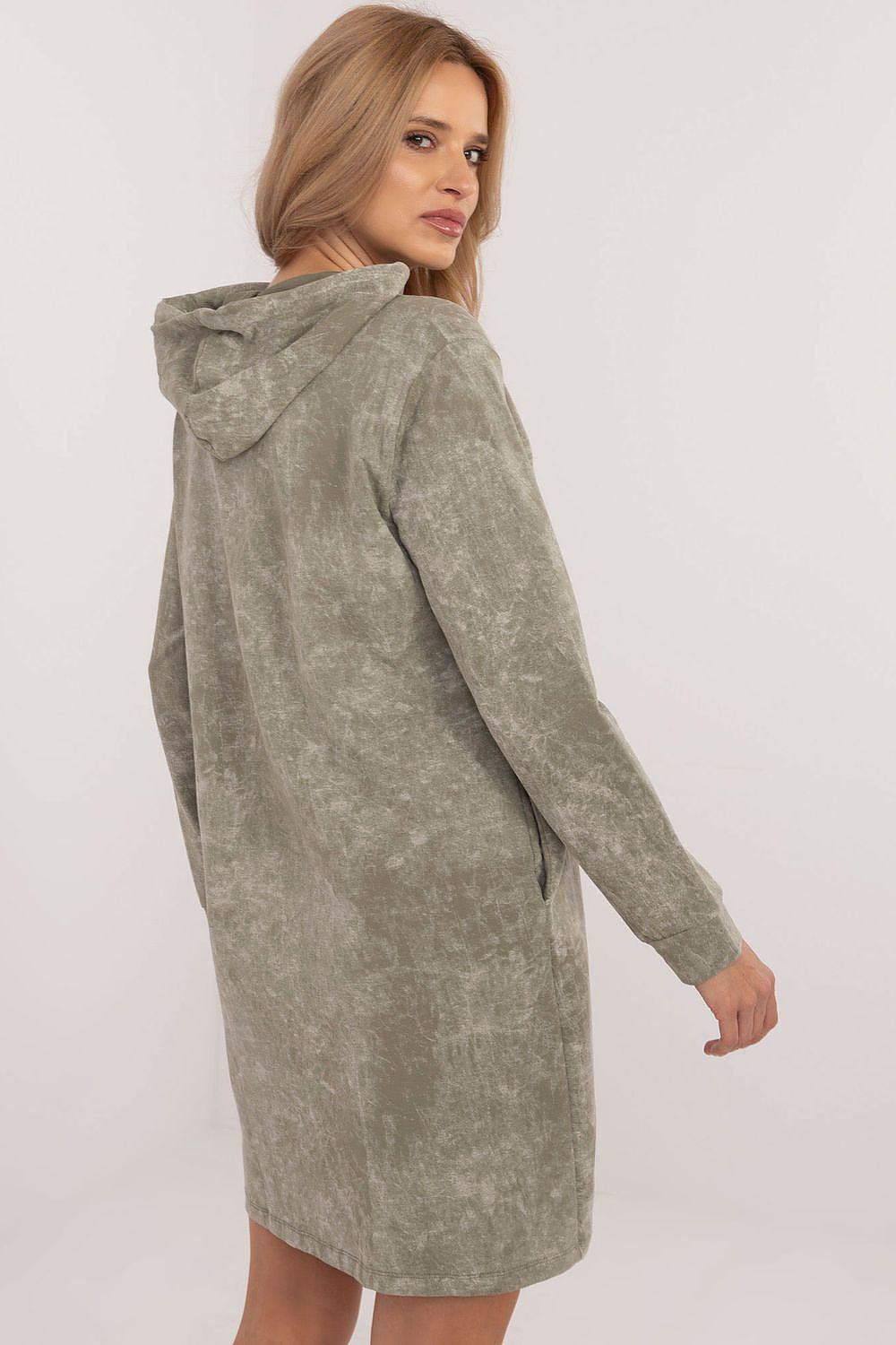 Relevance women's sweatshirt dress with adjustable hood and side pockets, combining modern elegance with functionality.