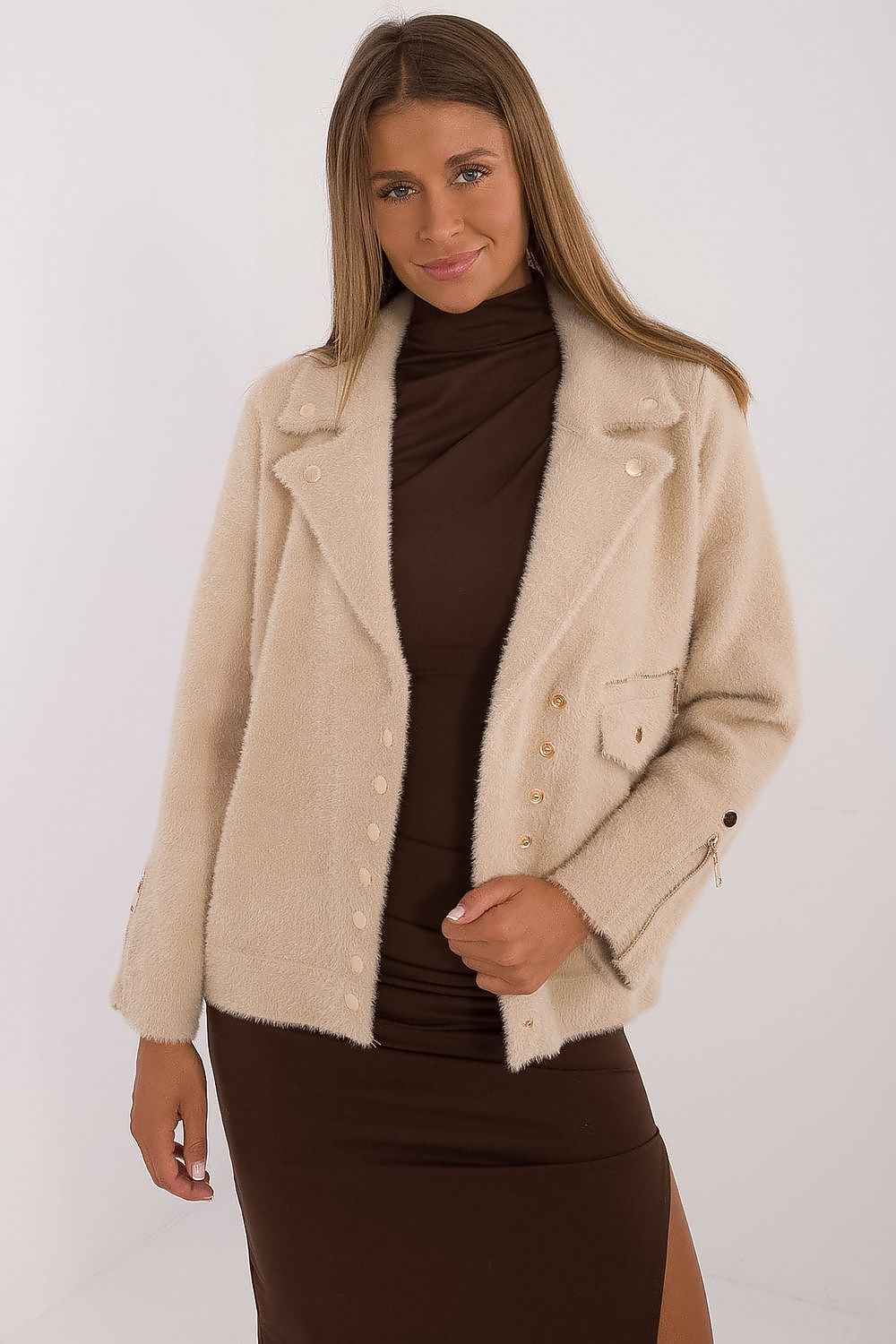 Versatile women's autumn/winter jacket from MBM, boasting elegant tailoring and high-quality materials for a luxurious fit.