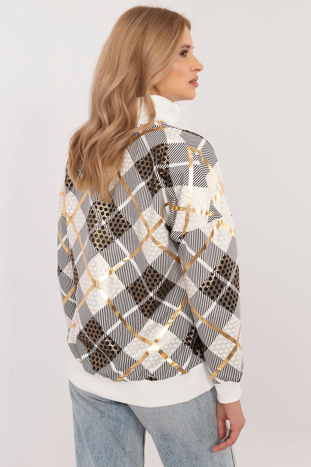 Factory Price presents a fashionable women's casual sweatshirt with a unique check pattern, ideal for achieving effortless style and comfort.