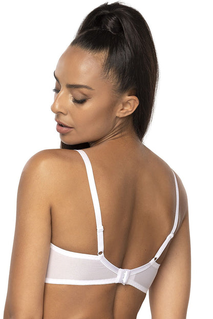 Chic feminine bra in white with a combination of lace and mesh by Mat, an exquisite choice for sophisticated lingerie collections.