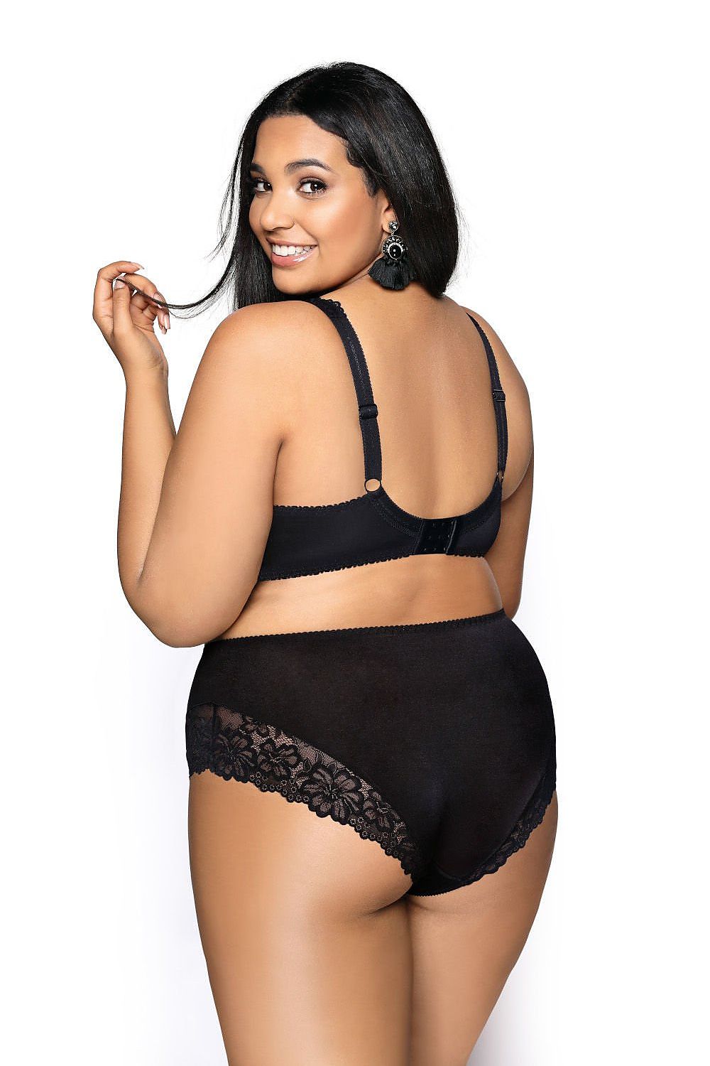 Close-up of Carmela Big Lace Panties in pristine white by Mat, emphasising the soft tricot knit and luxurious lace detailing.