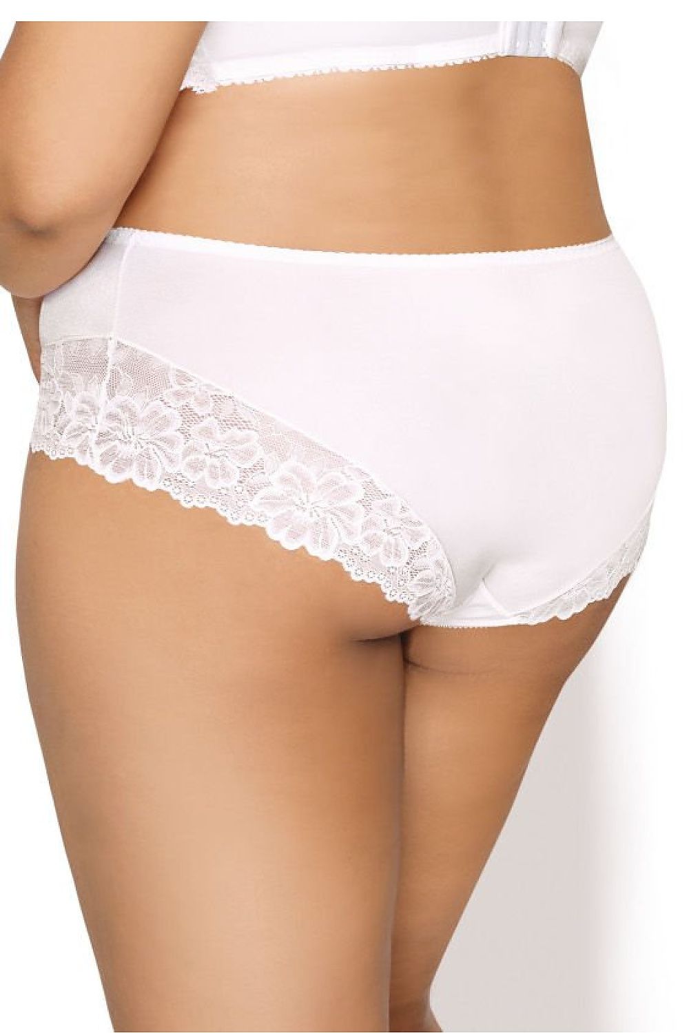 Front view of Carmela Big Lace Panties in pristine white from Mat, displaying a classic cut and a perfect blend of unique fabrics.