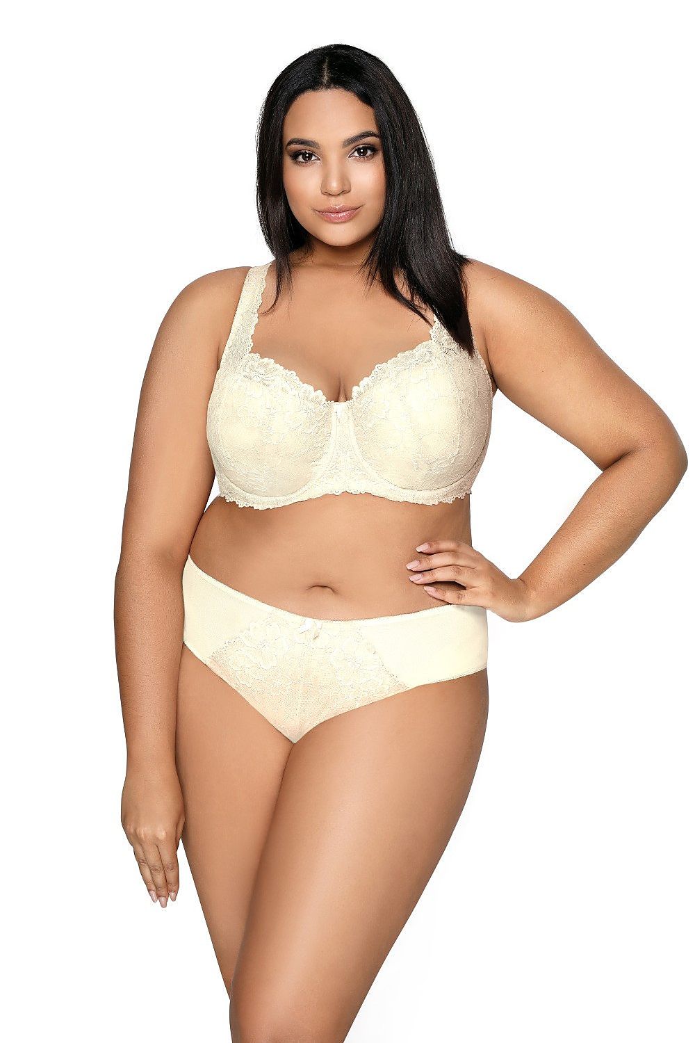 Sophisticated large-sized padded bra by Mat, adorned with delicate lace and designed with adjustable straps, ensuring comfort and elegance for a stunning silhouette.