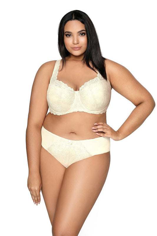 Sophisticated large-sized padded bra by Mat, adorned with delicate lace and designed with adjustable straps, ensuring comfort and elegance for a stunning silhouette.