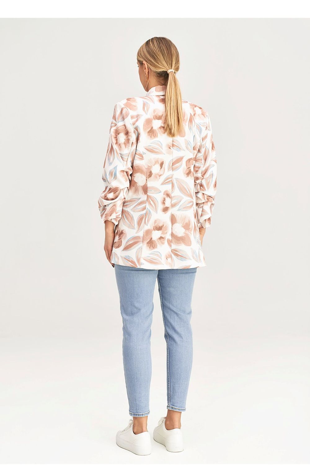 Elegant Figl loose jacket, flaunting pleated sleeves and a refined silhouette. Made from premium viscose blend, offered in EU Size 0 (US Size 2) for a touch of luxury.