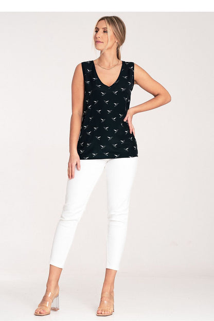 Elegant Figl blouse in luxurious polyester, featuring thick shoulder straps and a captivating heart neckline for an upscale wardrobe.