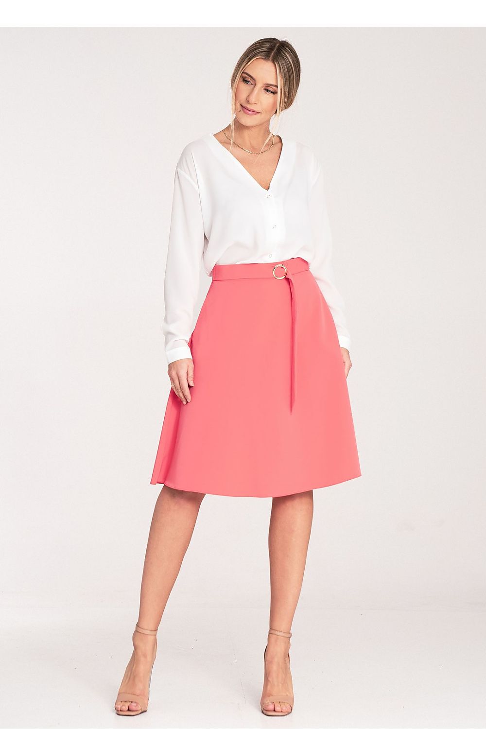Chic Figl knee-length flared skirt with practical side pockets, perfect for stylish and modern women's fashion.