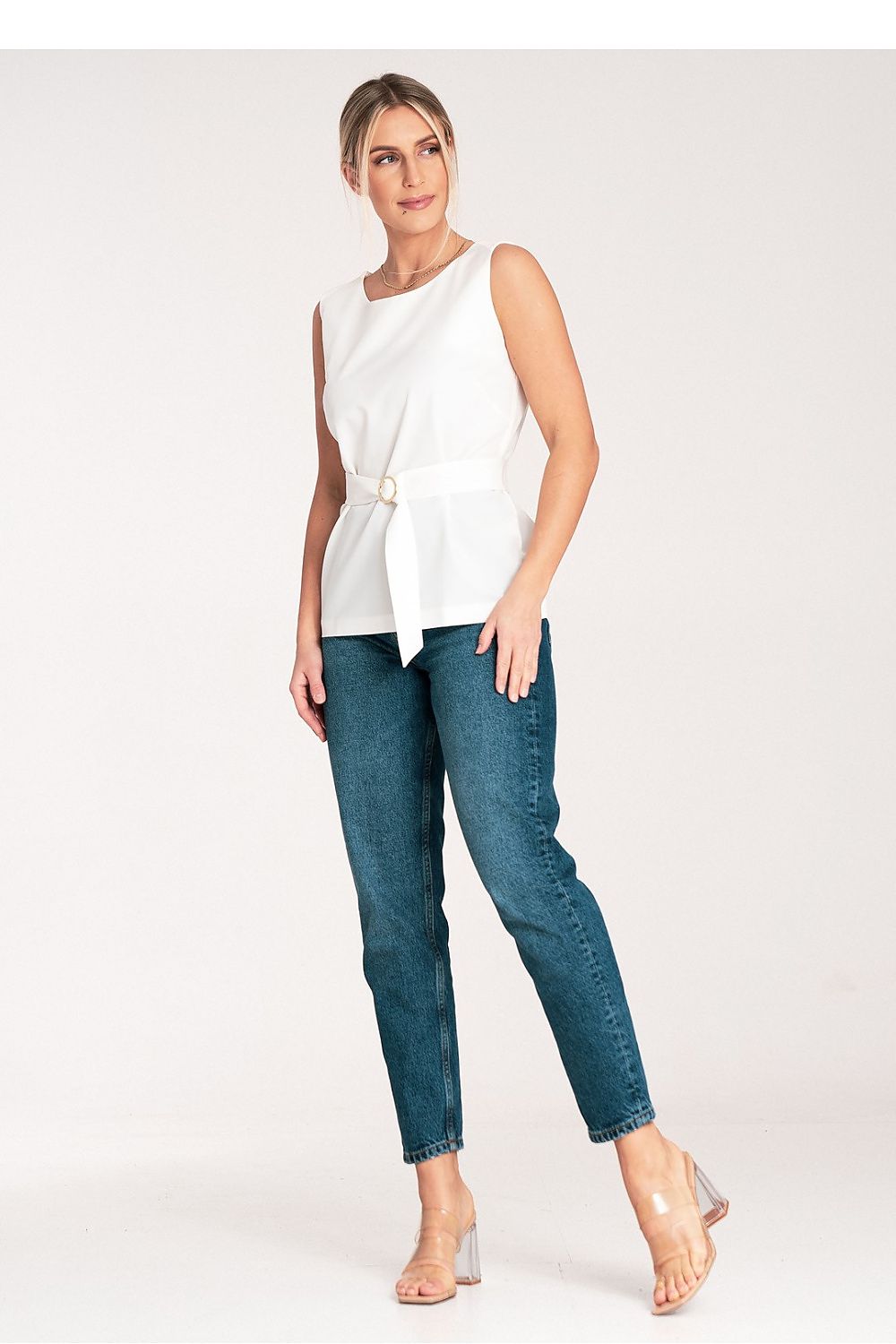 Detail view of the Figl trapezoidal blouse, highlighting the elegant fabric belt with a decorative gold buckle.