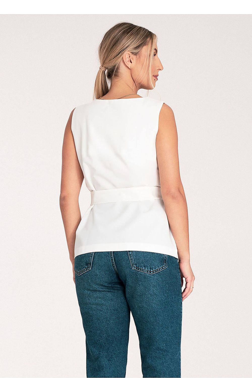 Chic styling of the Figl trapezoidal blouse, perfect for sophisticated occasions, designed in a flattering silhouette.