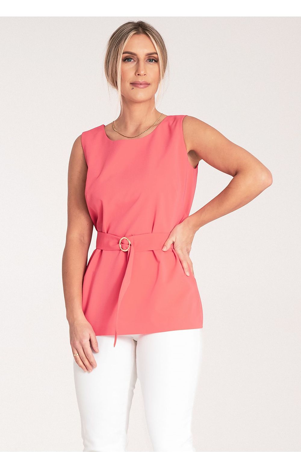 Close-up of Figl trapezoidal blouse, showcasing the luxurious gold buckle and high-quality fabric details.