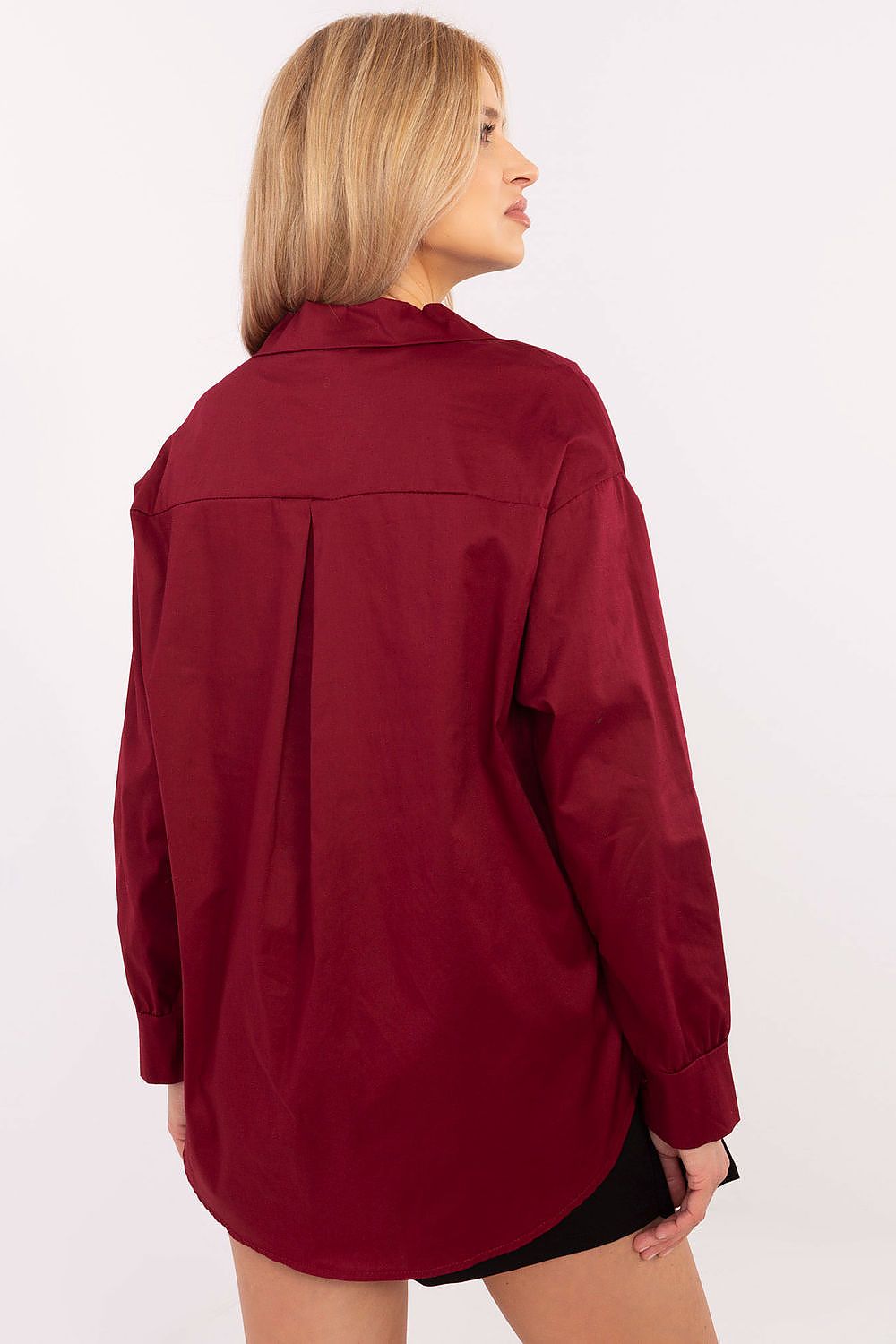 Stylish Italy Moda women’s casual shirt with long sleeves, crafted from 97% cotton and a hint of spandex for flexibility, complete with unique detachable brooches.