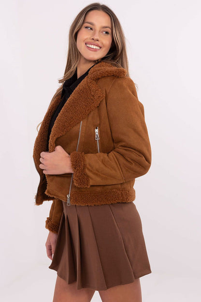 Stylish insulated women's jacket from Italy Moda, showcasing a modern short length and practical zippered pockets.