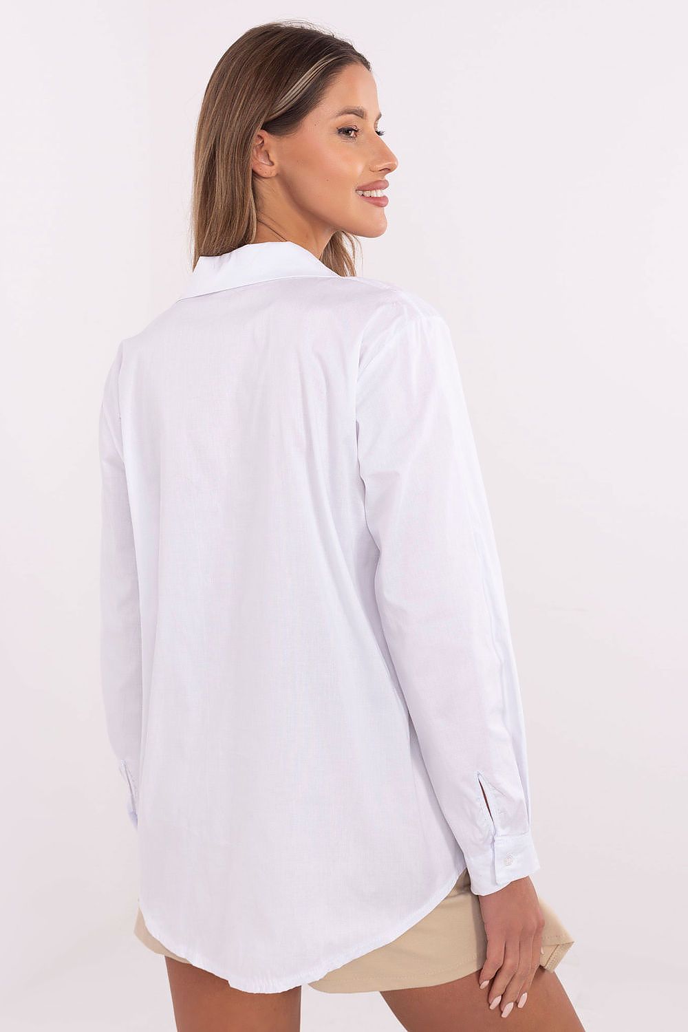 Versatile women's shirt by Italy Moda, designed with detachable brooches to personalise your outfit for any occasion.