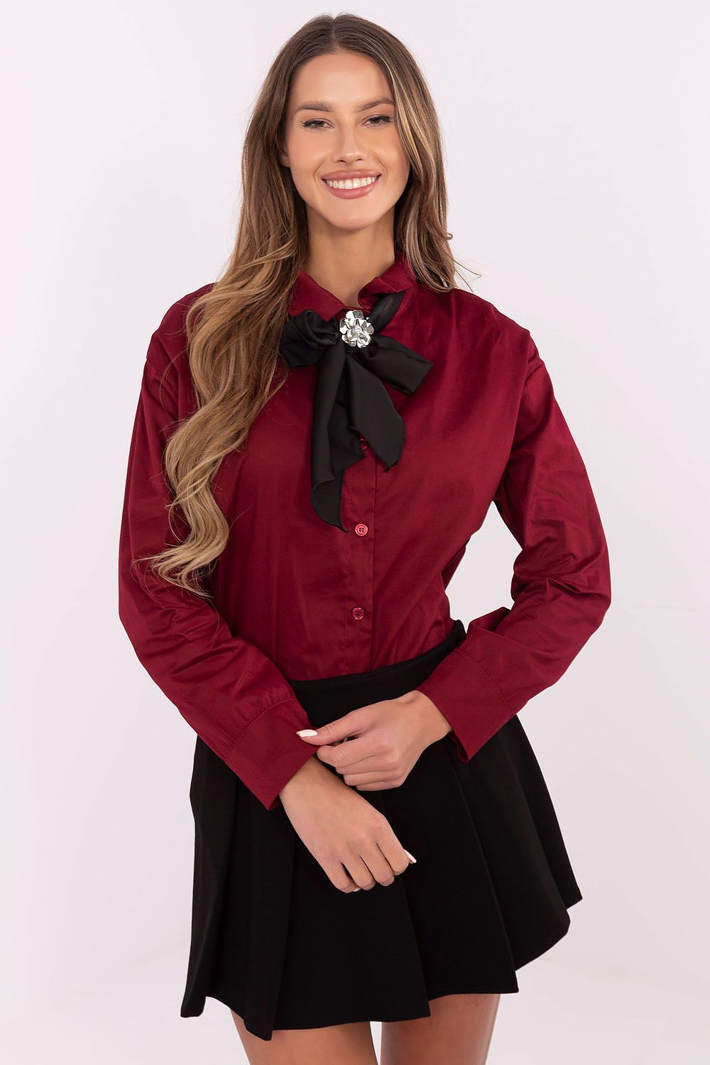 Elegant long sleeve cotton shirt by Italy Moda featuring a removable brooch and scarf, perfect for sophisticated styling.