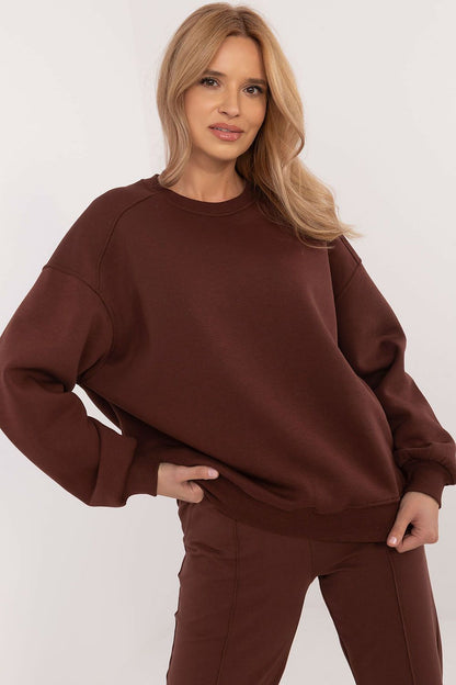 Stylish women's classic sweatshirt from Factory Price, featuring a minimalist look suitable for various outfits and occasions.
