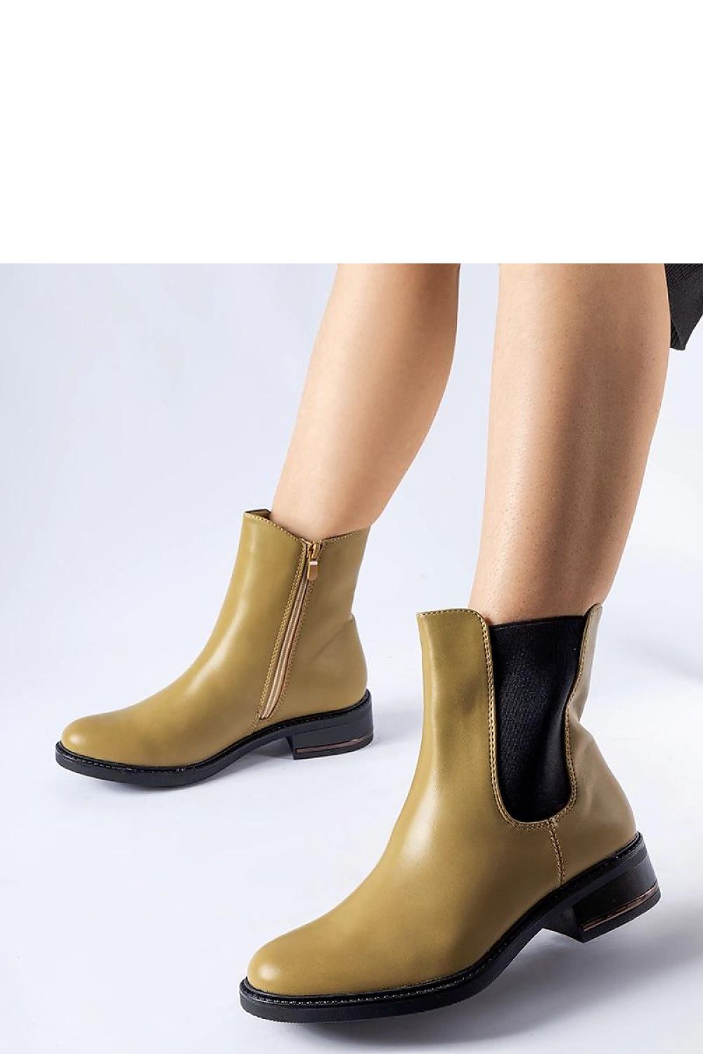 Close-up view of Solea olive padded classic ankle boots Bagnoro, showcasing the eco leather material and practical zipper for easy wear.