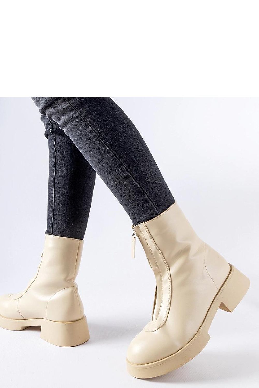 Versatile beige ankle boots by Solea, perfect for pairing with various outfits, from casual jeans to elegant dresses.