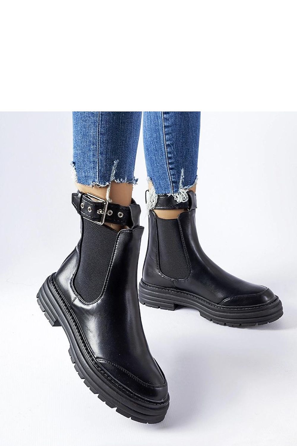 Elegant and weather-resistant black ankle boots for women from Solea, ideal for chilly days and versatile enough to match any outfit.
