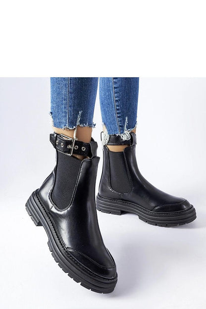 Elegant and weather-resistant black ankle boots for women from Solea, ideal for chilly days and versatile enough to match any outfit.