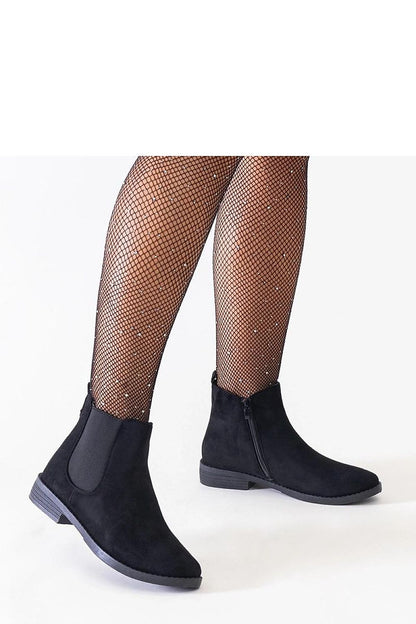 Solea elegant black eco-suede ankle boots with zipper, perfect for colder days and designed for warmth and comfort.